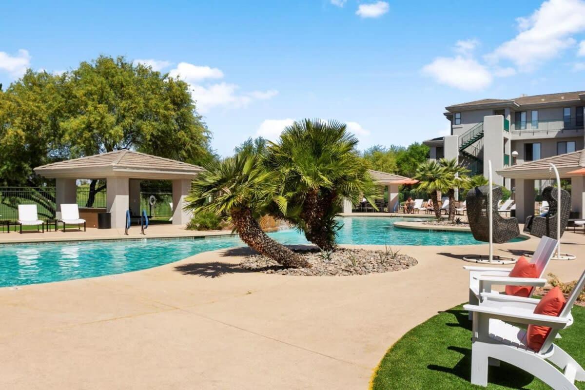 Apartment 2br Cozysuites At Kierland Commons With Pool #09