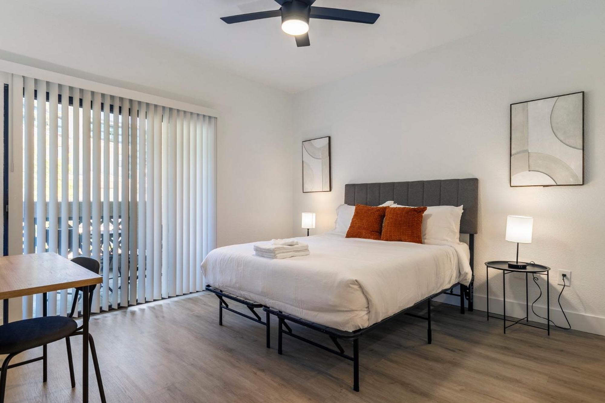 2br Cozysuites At Kierland Commons With Pool #09 *