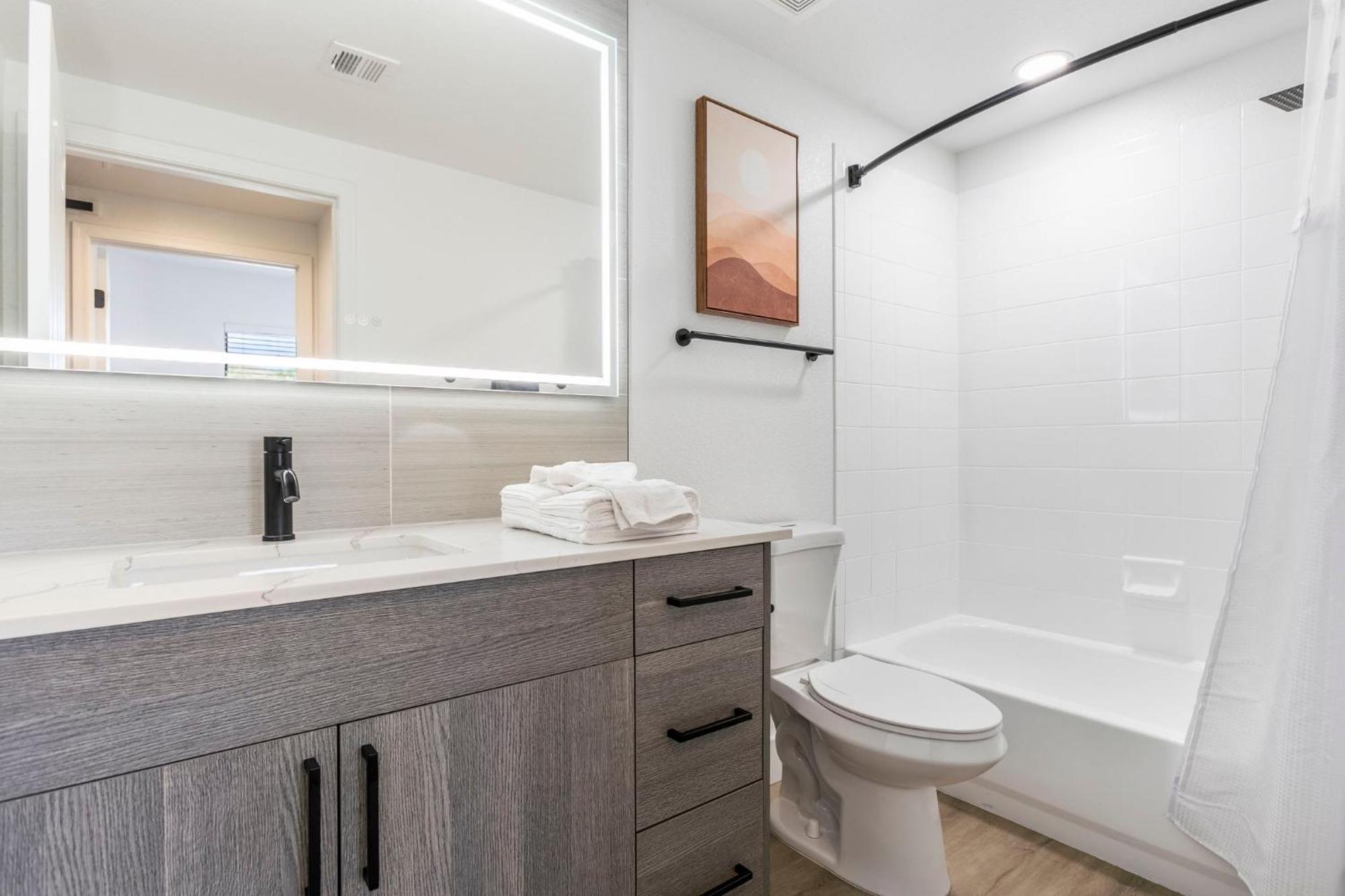 2br Cozysuites At Kierland Commons With Pool #09 Apartment *