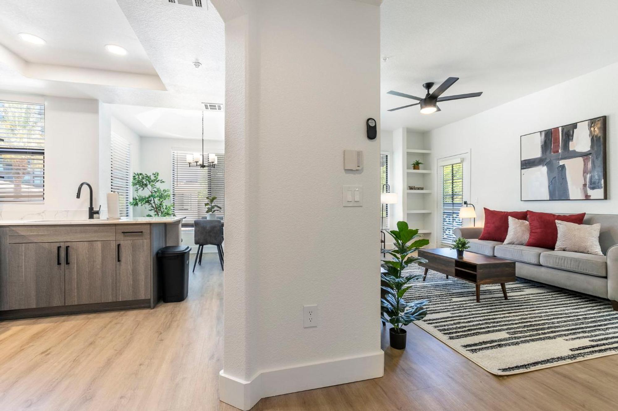 2br Cozysuites At Kierland Commons With Pool #09 *
