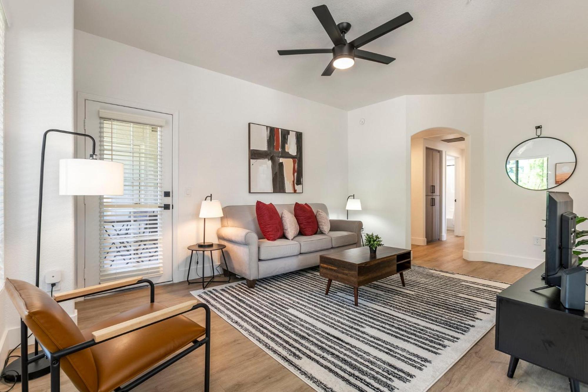 2br Cozysuites At Kierland Commons With Pool #09 *