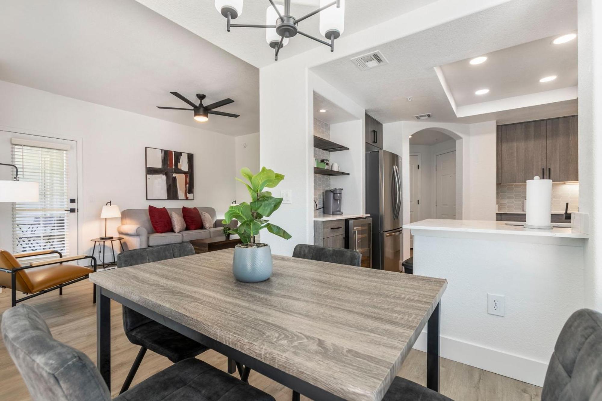 Apartment 2br Cozysuites At Kierland Commons With Pool #09 *