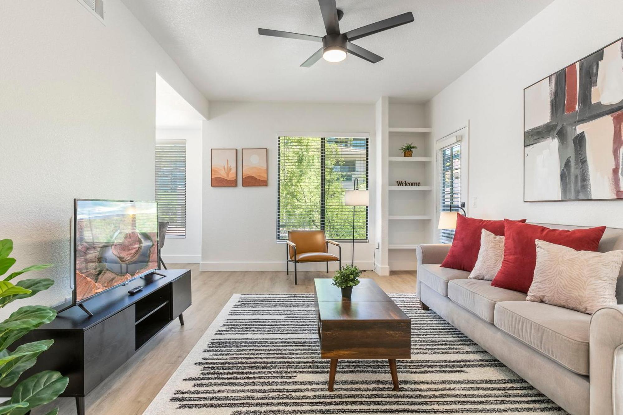 Apartment 2br Cozysuites At Kierland Commons With Pool #09